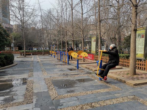 健身手套怎么戴_健身戴手套會(huì)影響效果嗎_健身帶手套