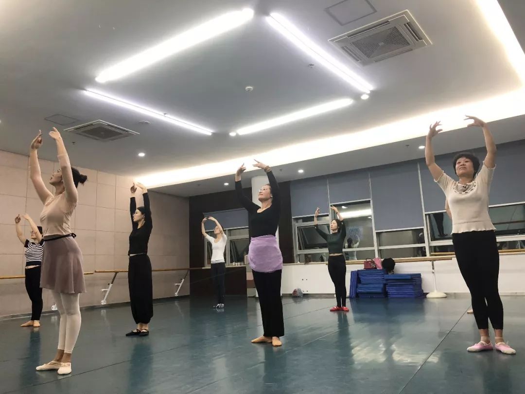 加加油慢動作分解教學_加油操分解動作_加油amigo分解