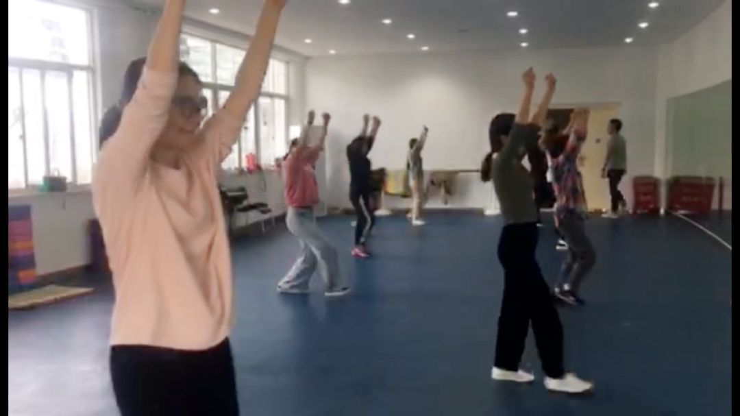 加加油慢動作分解教學_加油amigo分解_加油操分解動作