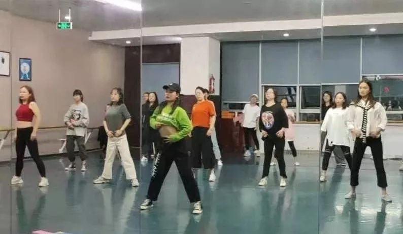 加加油慢動作分解教學_加油amigo分解_加油操分解動作