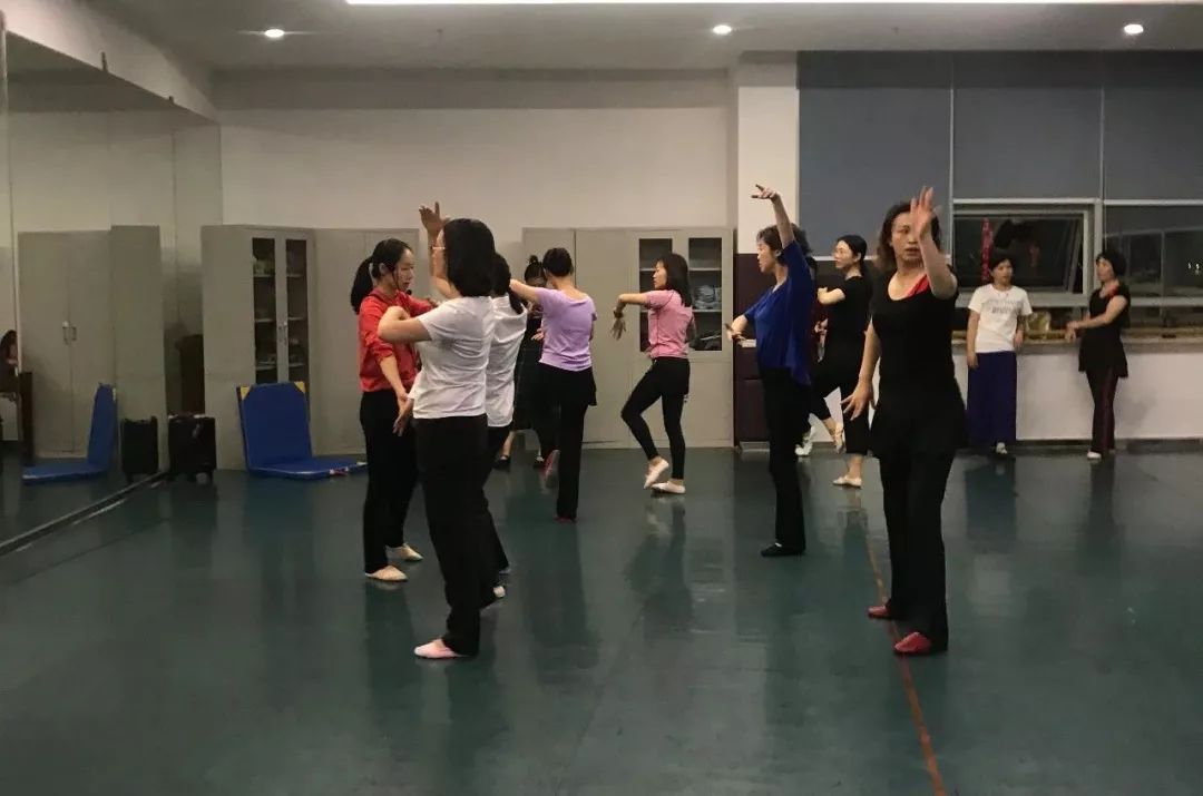 加油amigo分解_加油操分解動作_加加油慢動作分解教學