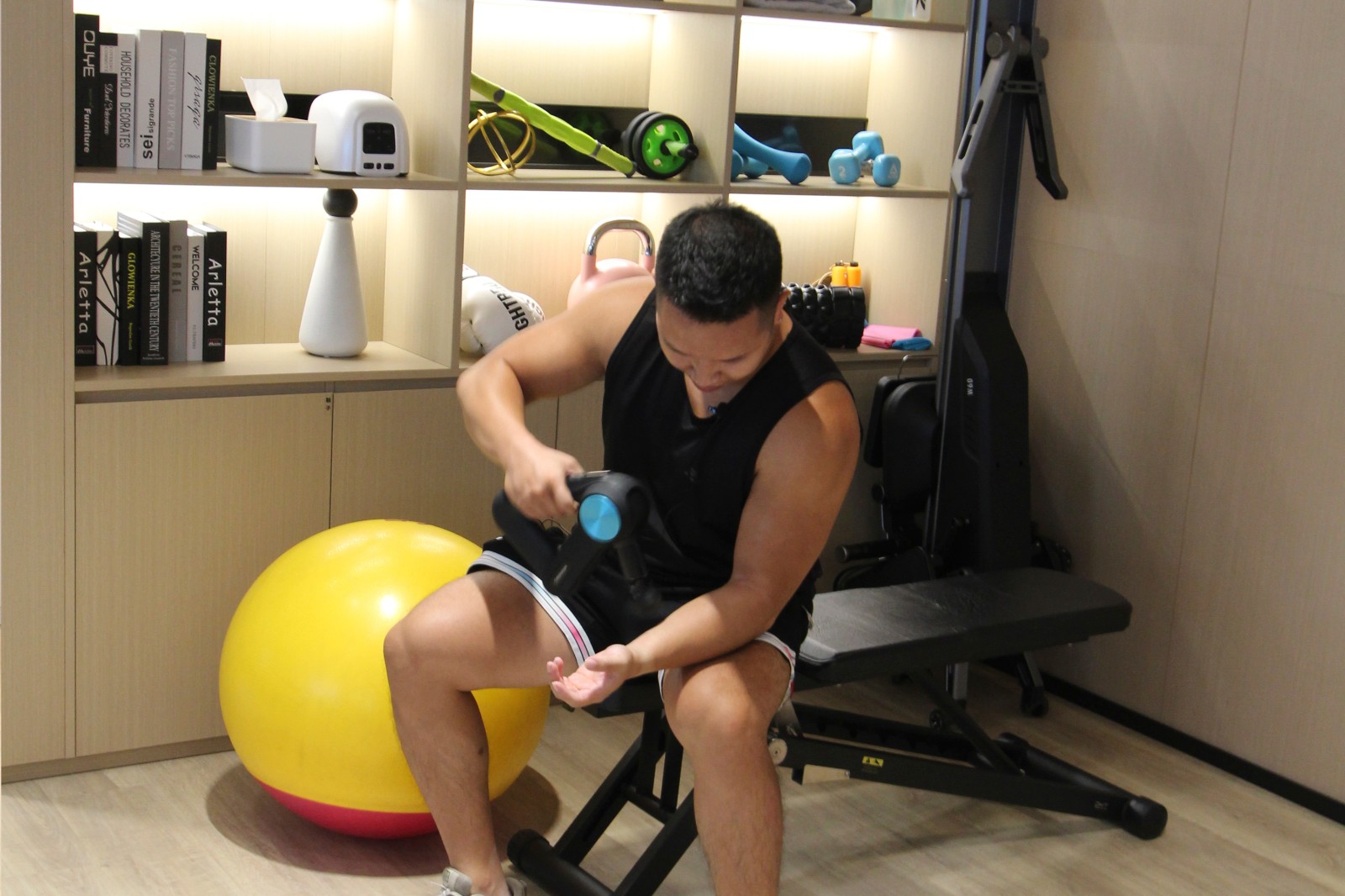 綜合訓練器動作_綜合訓練器各個功能名稱_多功能綜合訓練器