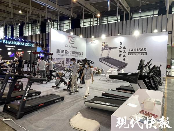 健身器材訓練動作講解_健身綜合訓練器_健身綜合訓練器怎么用