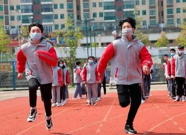 跑步后必須要做的動(dòng)作_跑步后應(yīng)該做什么_跑步應(yīng)該做后仰運(yùn)動(dòng)嗎