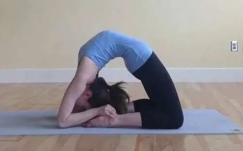 鴿子式瑜伽視頻_鴿子式髖的方向_開(kāi)髖瑜伽鴿子式變體