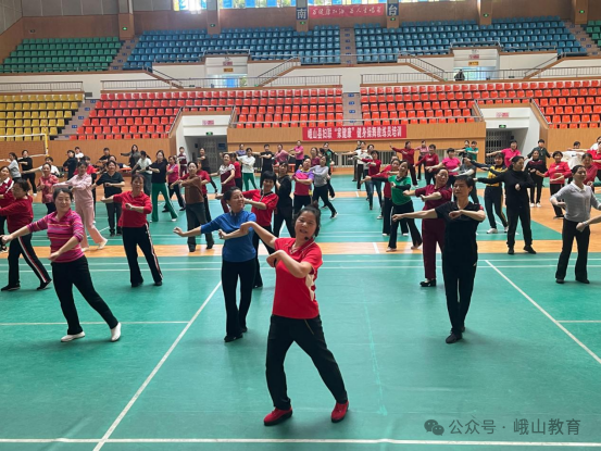 體操健身老年人教學(xué)視頻_老年人健身體操_體操健身老年人視頻大全