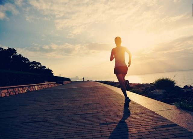 運動多久后開始掉體重_運動后體重下降過一會又恢復_運動體重下降很快