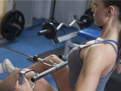 kaiyun體育登錄網(wǎng)頁入口 拉力器跪式收腹下拉要領(lǐng)