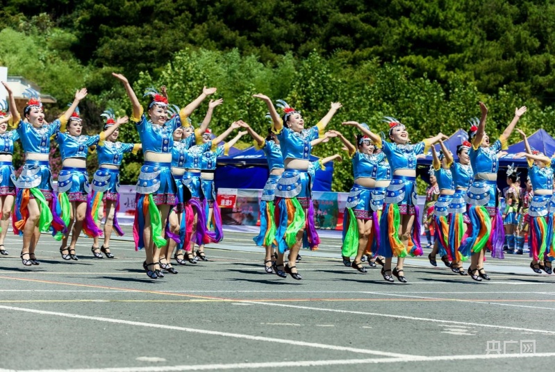 廣場舞愛拼才會贏_廣場舞愛在羊茸山水間_廣場舞愛你一百歲