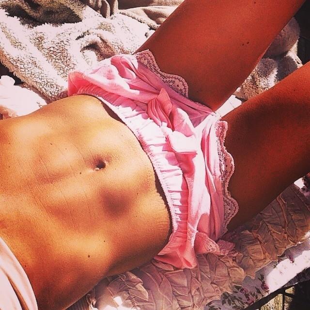 瑜伽健身墊有小孔正常嗎_瑜伽健身墊什么材質(zhì)好_健身瑜伽墊