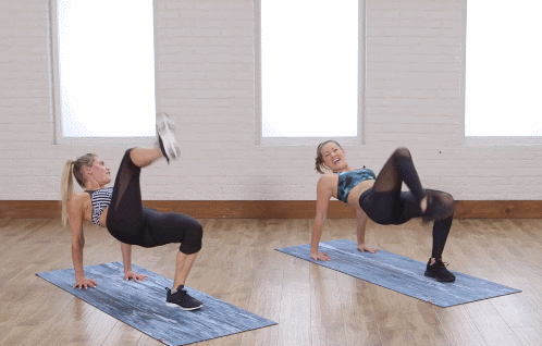 瑜伽健身墊什么材質(zhì)好_健身瑜伽墊_瑜伽健身墊有小孔正常嗎