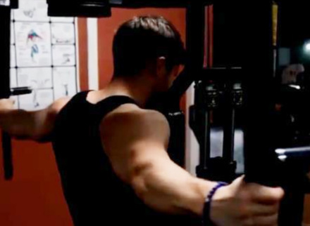 怎樣練好三角肌后束，達(dá)到自然外翻的效果？