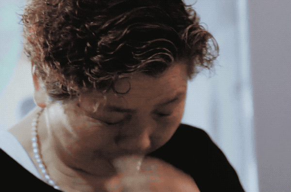 再次見(jiàn)面周先生和初戀紅了眼圈