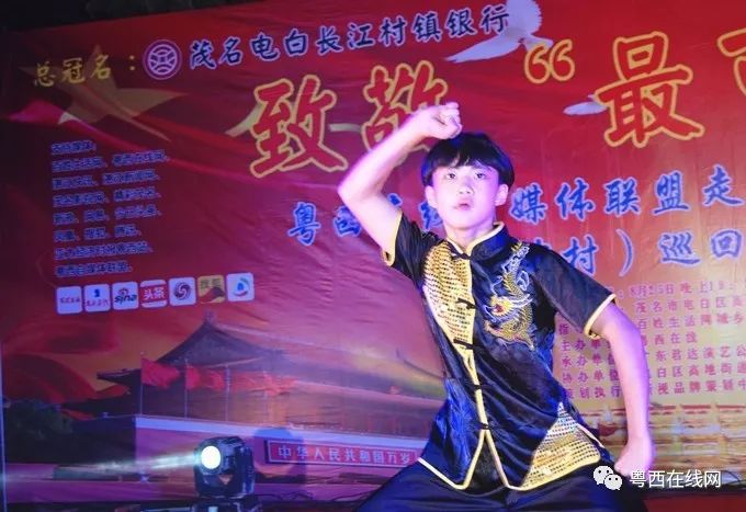 南海之戀廣場(chǎng)舞_廣場(chǎng)舞南海姑娘_廣場(chǎng)舞串燒,我們的南海