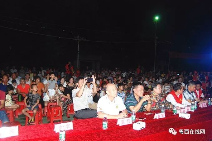 廣場(chǎng)舞串燒,我們的南海_南海之戀廣場(chǎng)舞_廣場(chǎng)舞南海姑娘