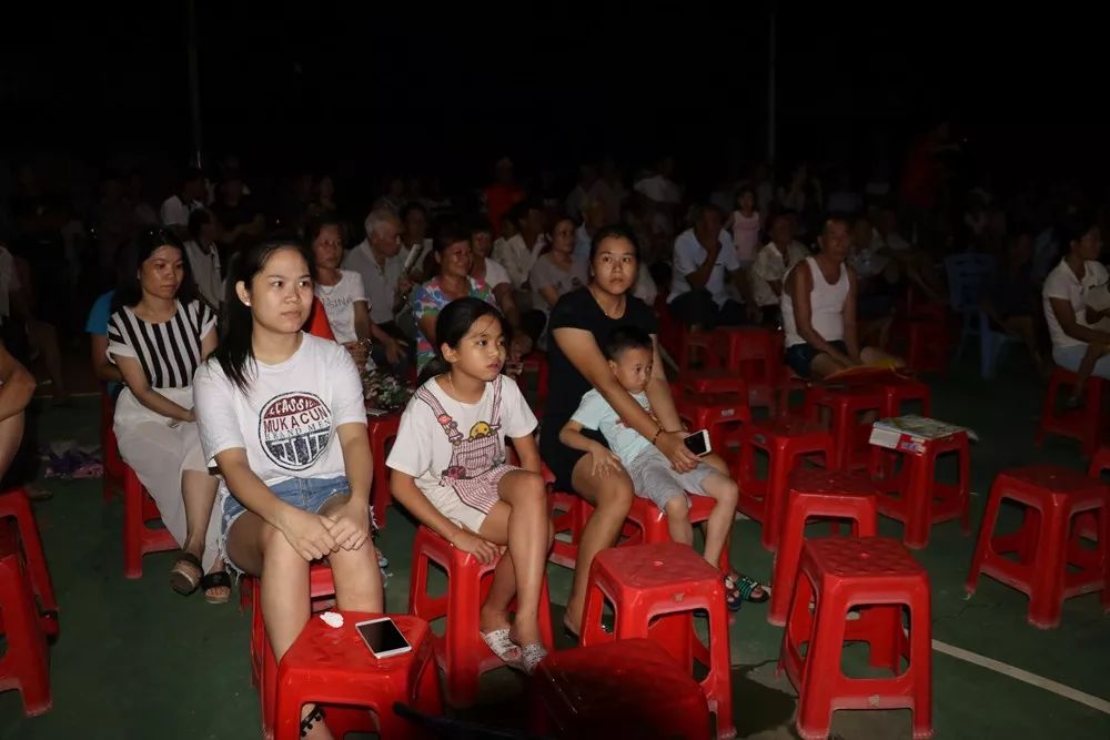 南海之戀廣場(chǎng)舞_廣場(chǎng)舞串燒,我們的南海_廣場(chǎng)舞南海姑娘