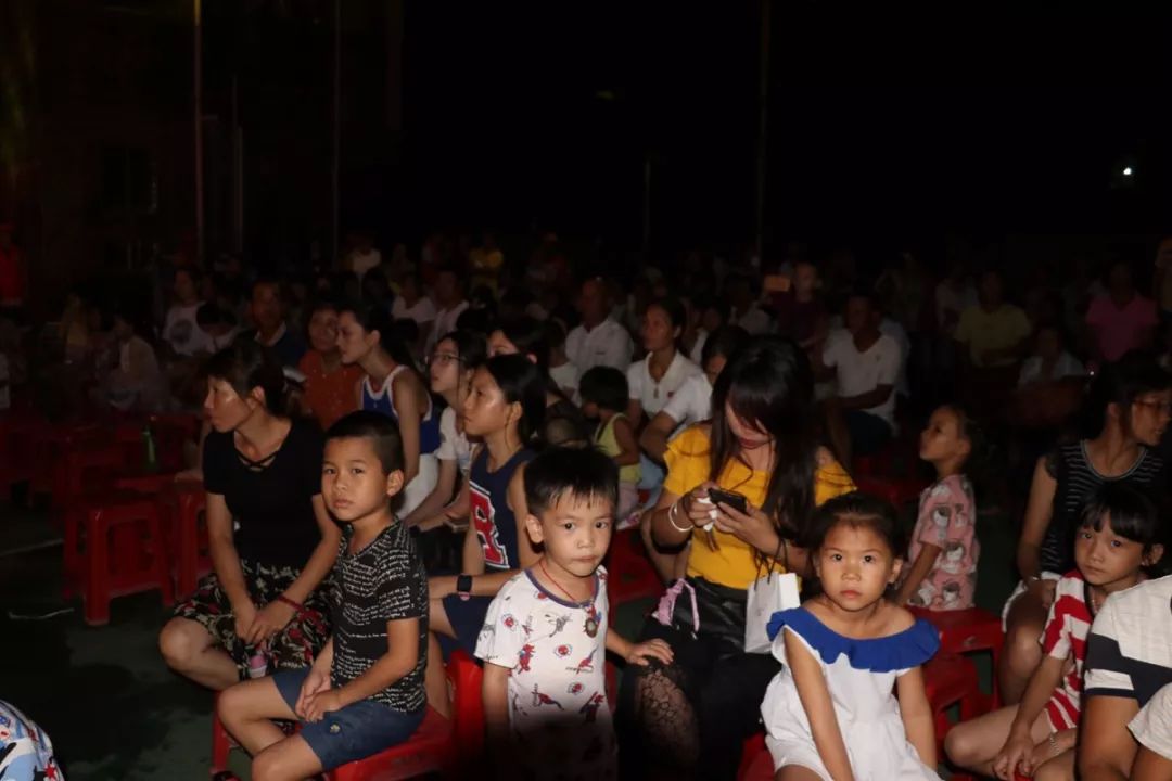 南海之戀廣場(chǎng)舞_廣場(chǎng)舞南海姑娘_廣場(chǎng)舞串燒,我們的南海