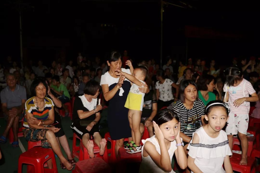 廣場(chǎng)舞南海姑娘_廣場(chǎng)舞串燒,我們的南海_南海之戀廣場(chǎng)舞