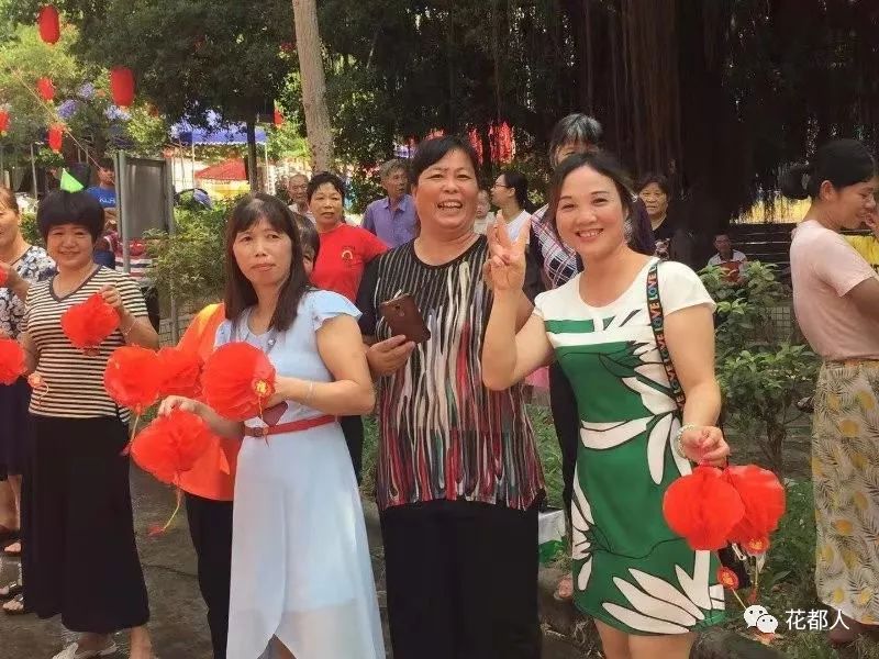 南海廣場ktv_廣場舞串燒,我們的南海_廣場舞南海姑娘