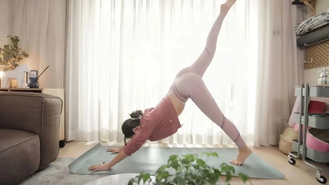 坐仰臥起坐的器材叫什么_仰臥起坐器材多少錢_器材仰臥起坐的正確做法