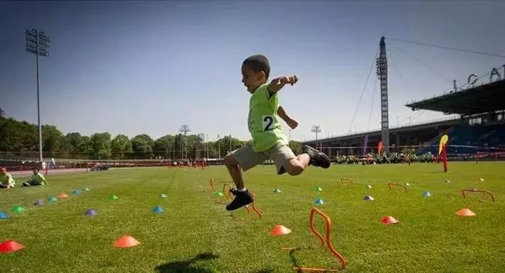 綜合力量訓(xùn)練器安裝_力量綜合訓(xùn)練器_力量訓(xùn)練機(jī)器