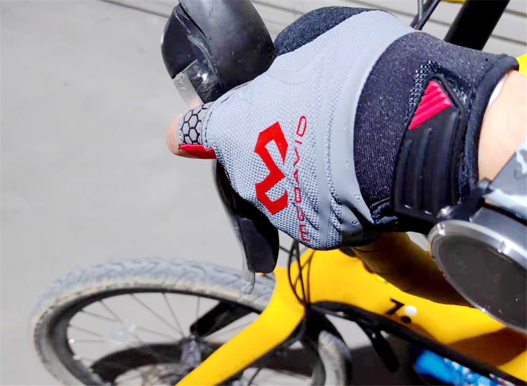 手套新手健身怎么穿_新手健身手套_健身運動手套