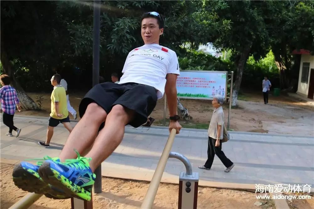 單人機器人_單人站綜合訓(xùn)練器安裝視頻_單人站綜合訓(xùn)練器使用