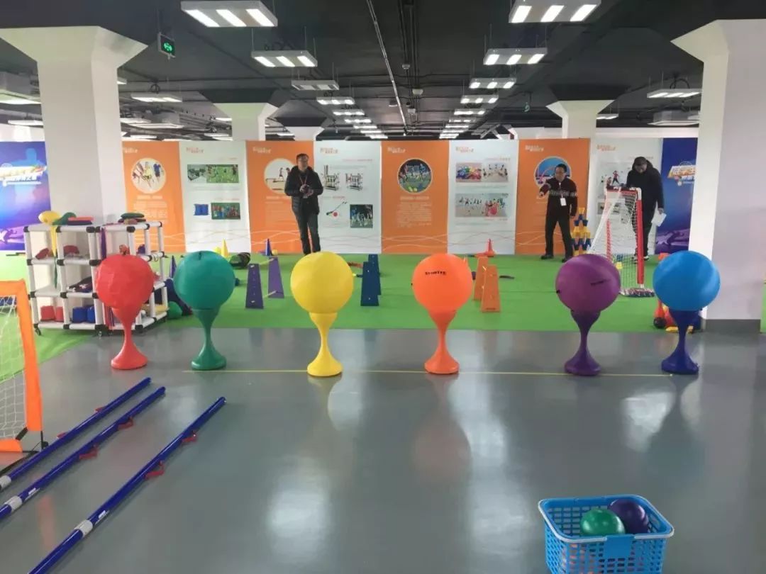 單人站綜合訓(xùn)練器使用_單人訓(xùn)練器怎么操作_單人站綜合訓(xùn)練器使用方法