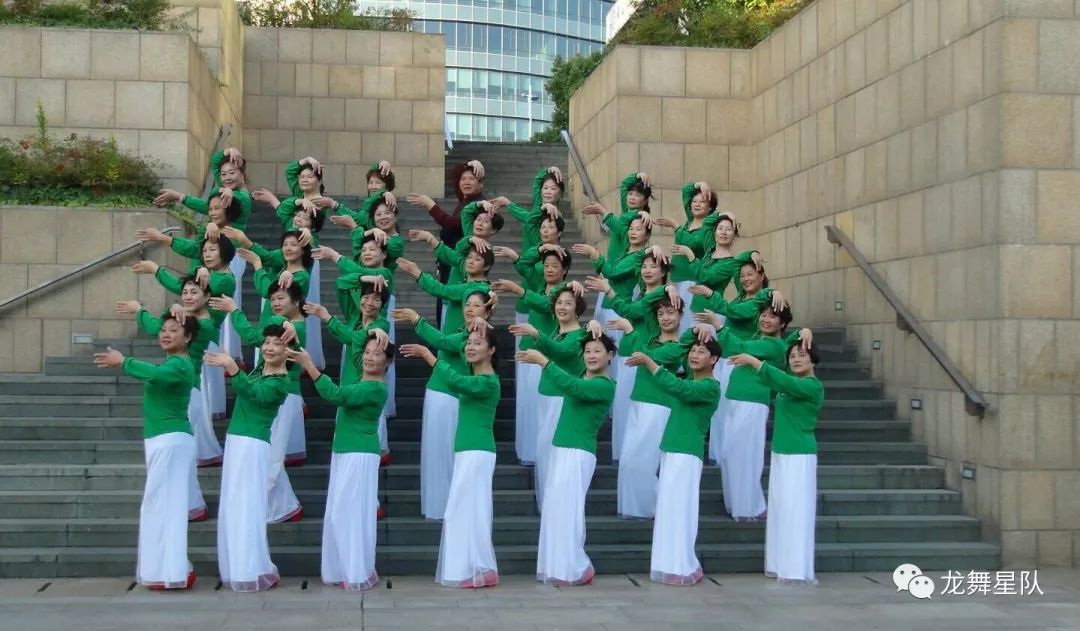 視頻心事廣場(chǎng)蓮舞32步_糖豆廣場(chǎng)舞蓮的心事背面_蓮的心事廣場(chǎng)舞視頻