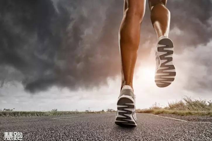 左腳小腿跳動(dòng)_左腳小腿肌肉老是跳_老左腳肌肉腿跳小是咋回事