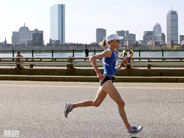 左腳小腿肌肉老是跳_左腳小腿跳動(dòng)_老左腳肌肉腿跳小是咋回事