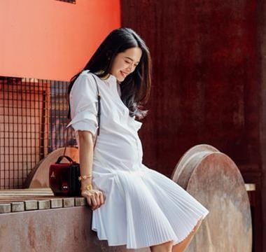 姚晨曹郁夫婦現(xiàn)身機(jī)場, 少女感十足的姚晨與曹郁形成鮮明對(duì)比!