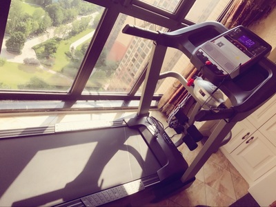 網(wǎng)購如何選跑步機(jī)_網(wǎng)上買什么牌子跑步機(jī)好？_跑步機(jī)網(wǎng)上買好還是實(shí)體店買好