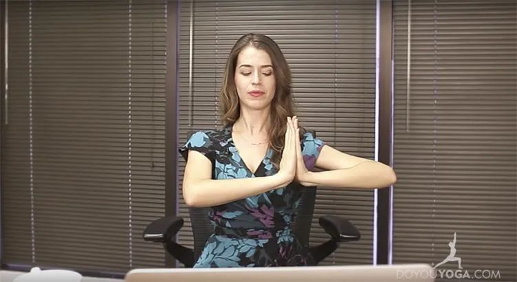 椅子鍛煉身體_椅子姿勢(shì)鍛煉什么_坐在椅子上的鍛煉方式