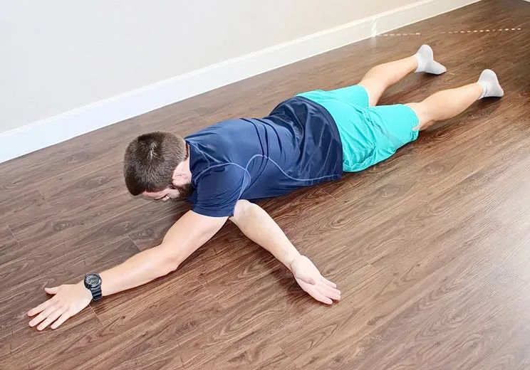 椅子鍛煉身體_椅子姿勢(shì)鍛煉什么_坐在椅子上的鍛煉方式