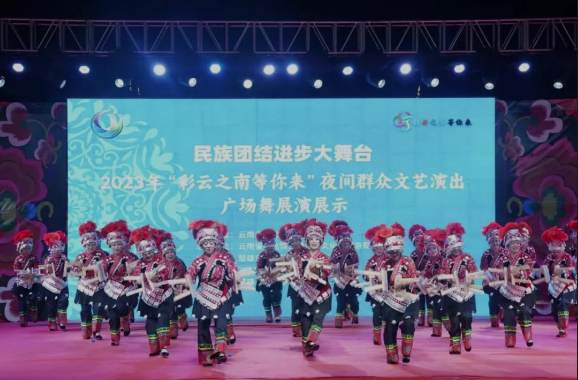 廣場舞年輕人跳的廣場舞_廣場舞年會聚餐致詞_廣場舞等你三千年