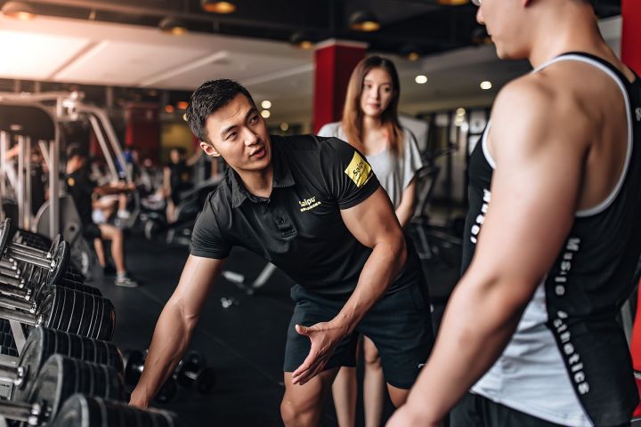 器材坐仰臥起坐的好處_仰臥起坐器材使用_仰臥起坐器材