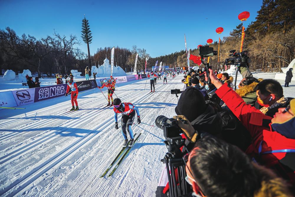 大眾健身隊(duì)廣場(chǎng)舞愛(ài)的天堂_相聚大眾隊(duì)健身操視頻_大眾健身隊(duì)再相聚