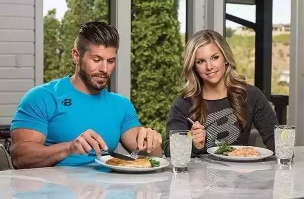 健身初學(xué)者進(jìn)健身房訓(xùn)練計(jì)劃_健身初學(xué)者健身房訓(xùn)練計(jì)劃_初學(xué)者健身房訓(xùn)練步驟