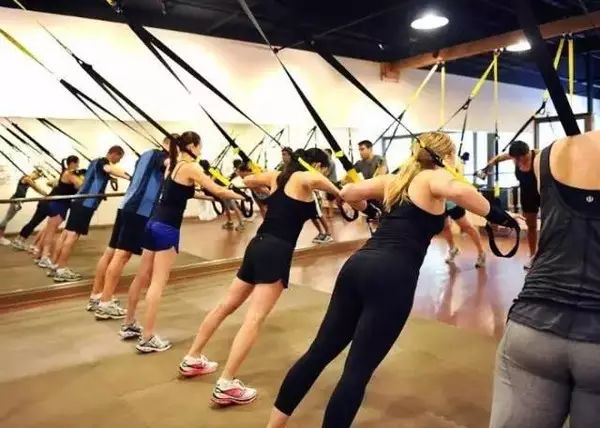 健身初學(xué)者健身房訓(xùn)練計(jì)劃_初學(xué)者健身房訓(xùn)練步驟_健身初學(xué)者進(jìn)健身房訓(xùn)練計(jì)劃