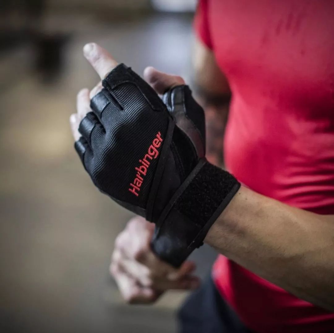 健身戴手套有用嗎_健身戴不戴手套_健身手套作用