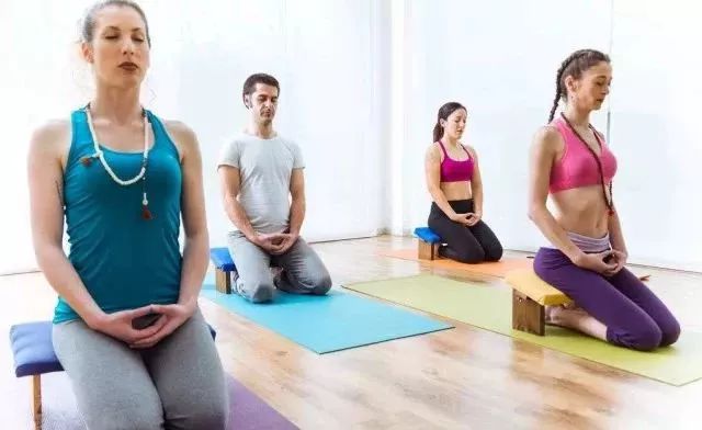 疼腳踝能運(yùn)動(dòng)好后會(huì)疼嗎_腳踝痛還繼續(xù)運(yùn)動(dòng)會(huì)怎么樣_運(yùn)動(dòng)后腳踝疼 多久能好