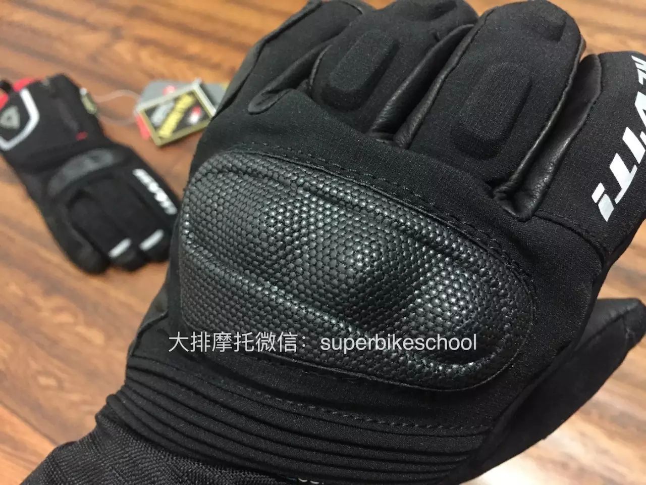 健身手套種類(lèi)_健身運(yùn)動(dòng)手套_健身手套什么款式