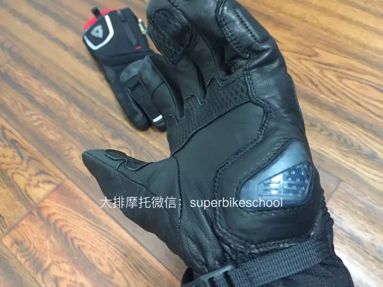 健身手套什么款式_健身手套種類(lèi)_健身運(yùn)動(dòng)手套