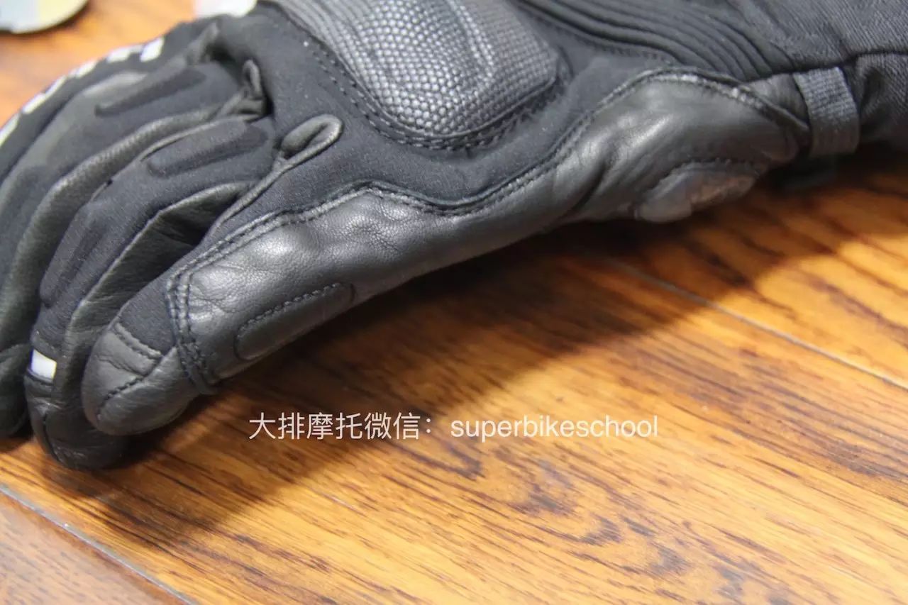 健身運(yùn)動(dòng)手套_健身手套什么款式_健身手套種類(lèi)