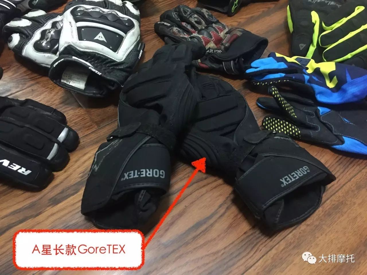 健身運(yùn)動(dòng)手套_健身手套什么款式_健身手套種類(lèi)