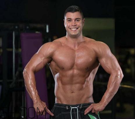 坐姿推胸能練下胸嗎？坐姿推胸和臥推哪個(gè)效果好？