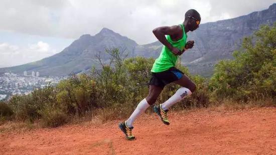 跑4×400米不累又快的技巧_怎樣跑好4×100米_提高200米跑步訓(xùn)練方法