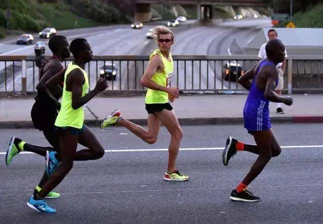 提高200米跑步訓(xùn)練方法_1k米跑步技巧_跑4×400米不累又快的技巧