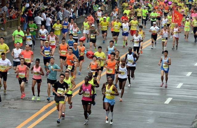 跑4×400米不累又快的技巧_提高200米跑步訓(xùn)練方法_1k米跑步技巧